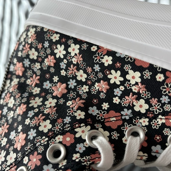Platform Floral Embroidered Converse - Picture 4 of 4